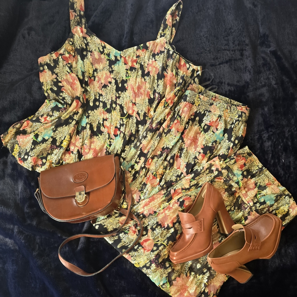 Matching Floral Set With Gold Accents